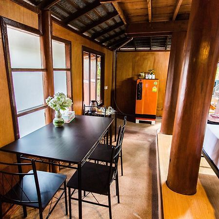 Golden Teak Homestay Mae Rim Buitenkant foto