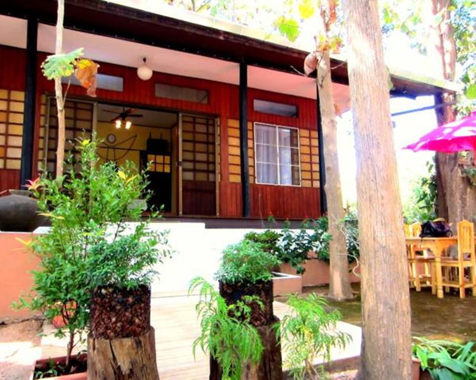 Golden Teak Homestay Mae Rim Buitenkant foto