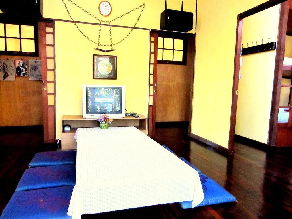 Golden Teak Homestay Mae Rim Buitenkant foto