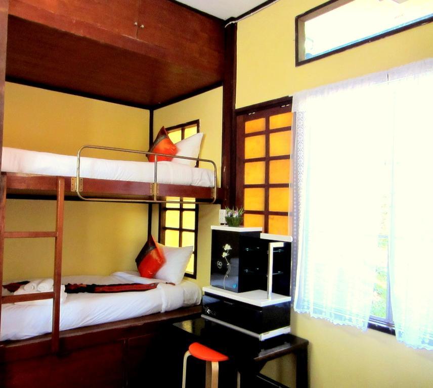 Golden Teak Homestay Mae Rim Buitenkant foto