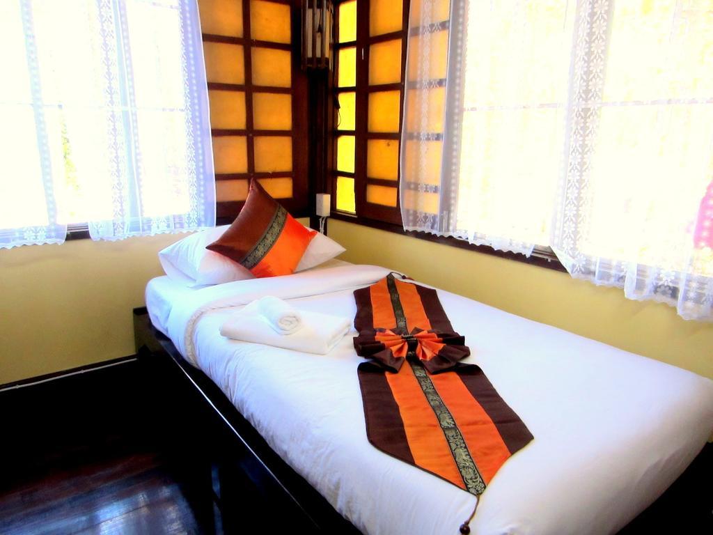Golden Teak Homestay Mae Rim Buitenkant foto