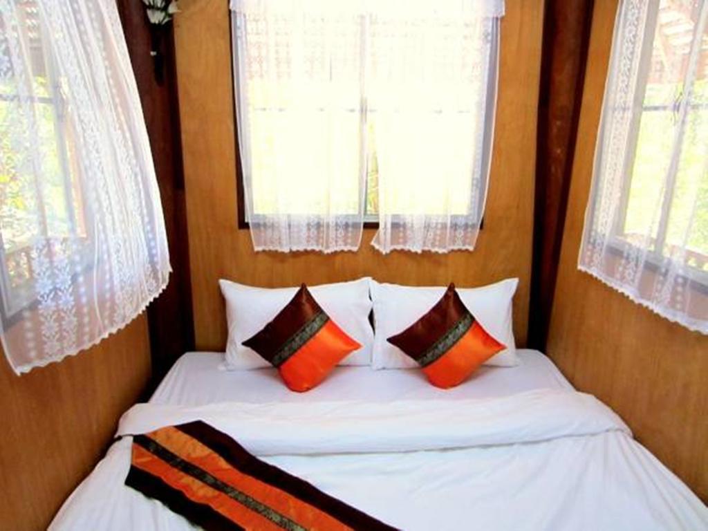 Golden Teak Homestay Mae Rim Buitenkant foto