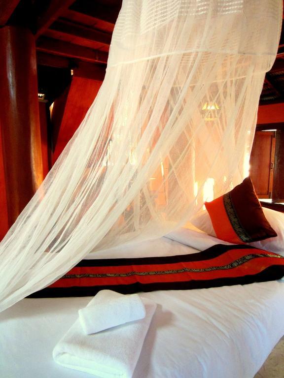 Golden Teak Homestay Mae Rim Buitenkant foto