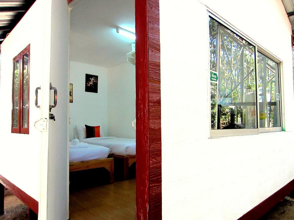Golden Teak Homestay Mae Rim Buitenkant foto