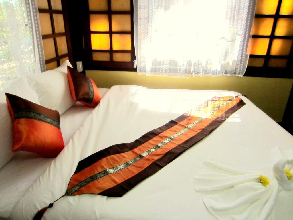 Golden Teak Homestay Mae Rim Buitenkant foto