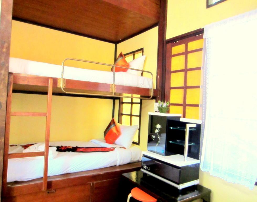Golden Teak Homestay Mae Rim Buitenkant foto