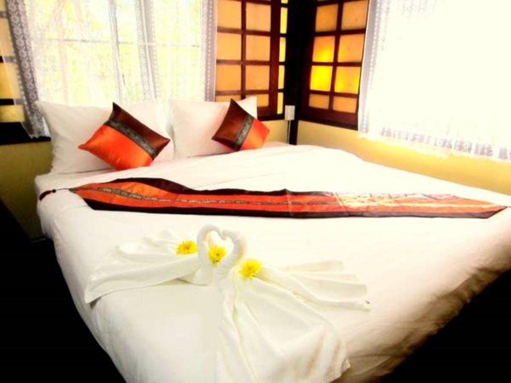Golden Teak Homestay Mae Rim Buitenkant foto