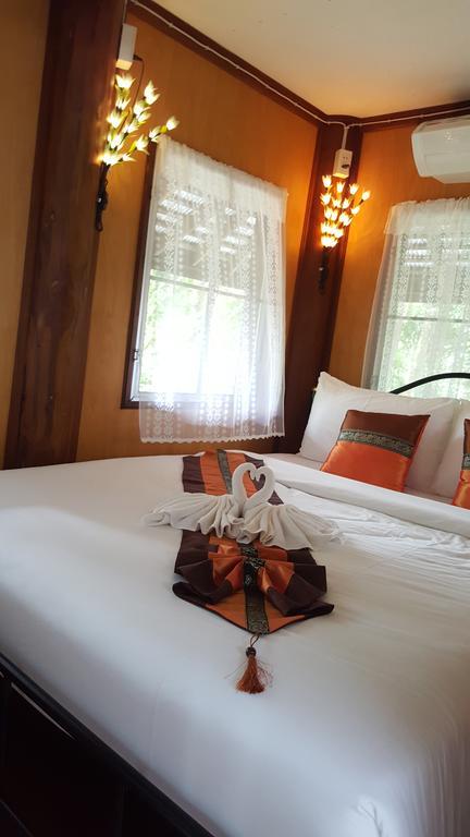 Golden Teak Homestay Mae Rim Buitenkant foto