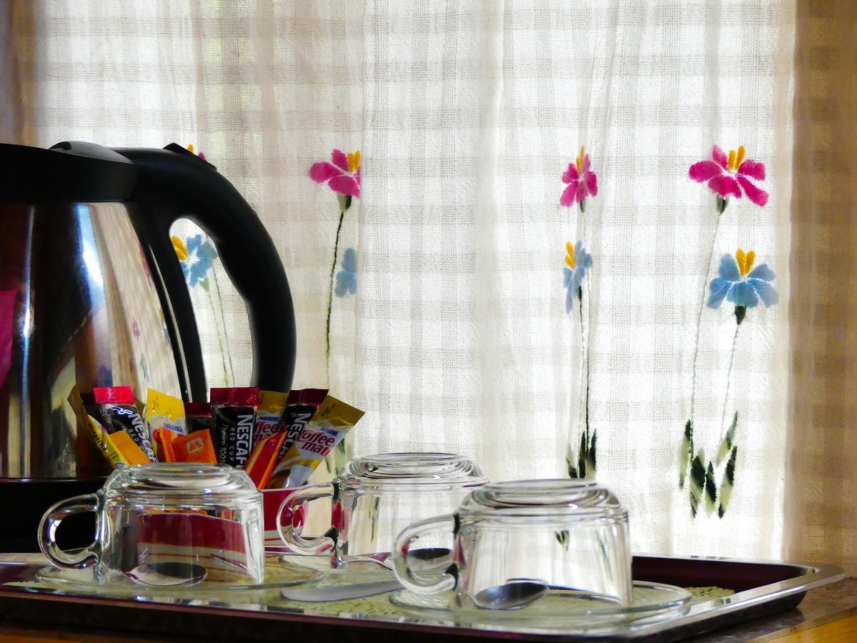 Golden Teak Homestay Mae Rim Buitenkant foto