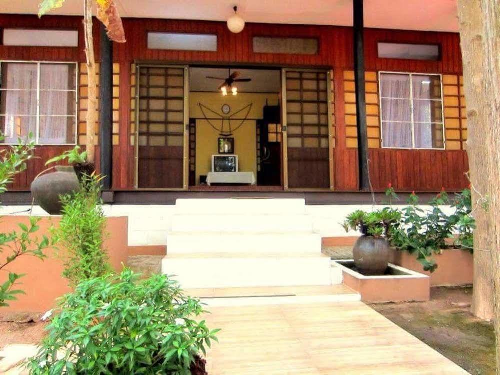 Golden Teak Homestay Mae Rim Buitenkant foto