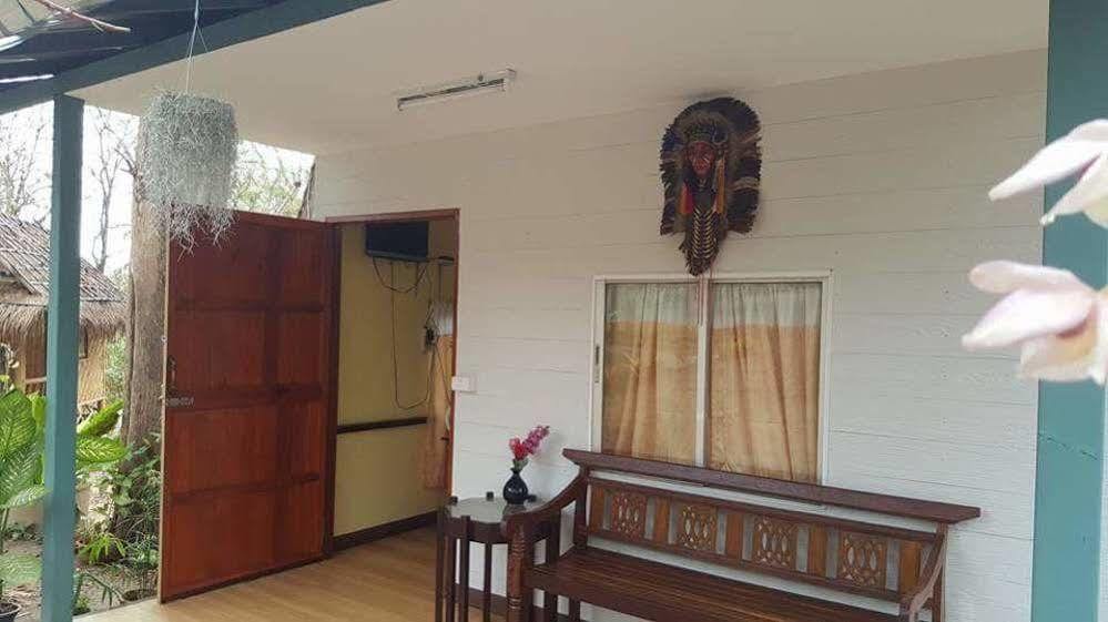 Golden Teak Homestay Mae Rim Buitenkant foto